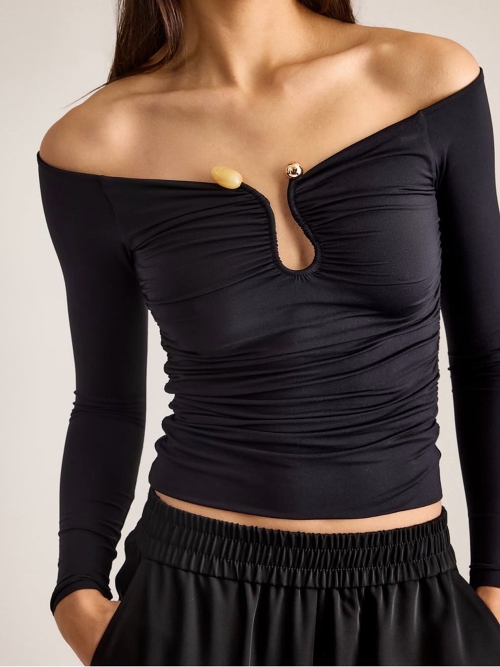 Halle Edikted Black Off-Shoulder Ruched Long Sleeve Top with Decorative Ring - Picture 3 of 3